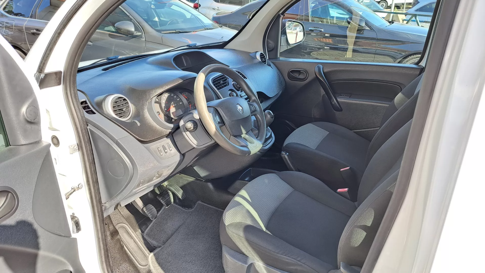 Renault  Kangoo 1.5 DCI Maxi - 5 Lugares - foto 2