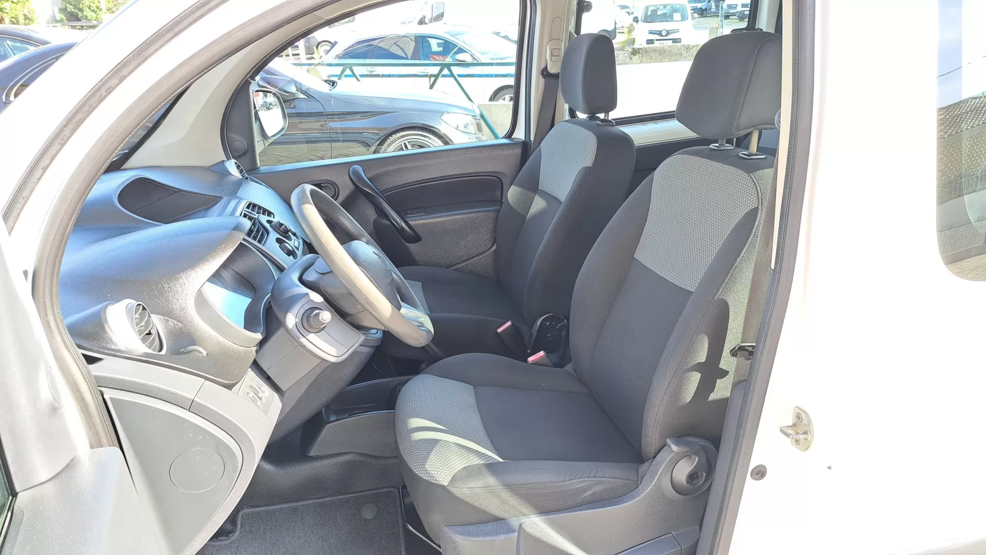 Renault  Kangoo 1.5 DCI Maxi - 5 Lugares - foto 7