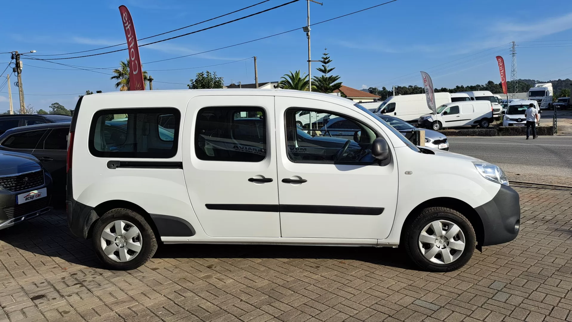 Renault  Kangoo 1.5 DCI Maxi   - 5 Lugares - foto 4