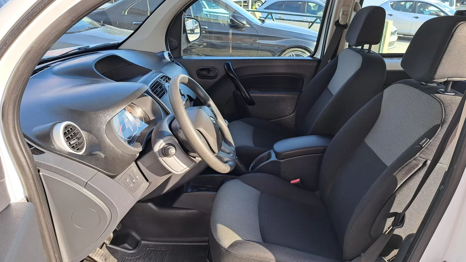 Renault  Kangoo 1.5 DCI Maxi   - 5 Lugares - foto 2