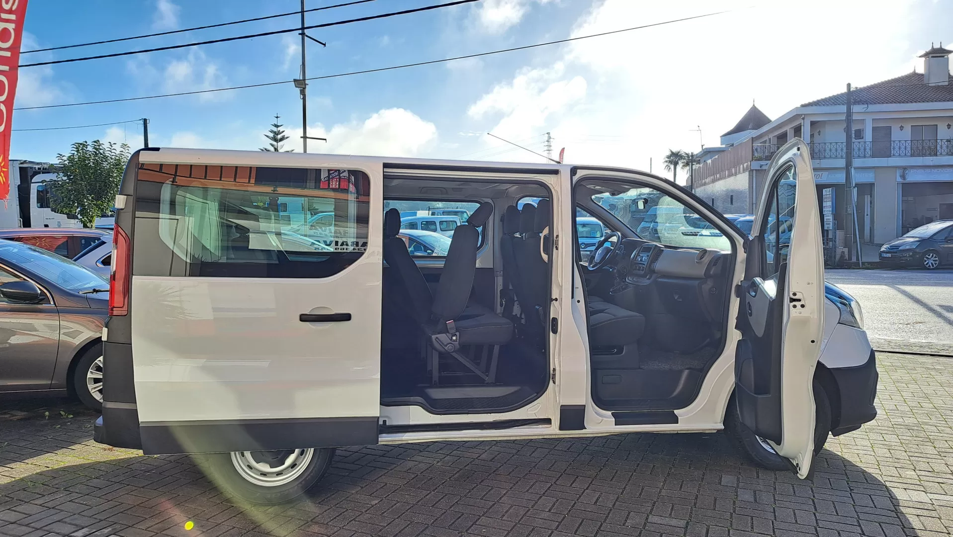 Renault  Trafic Combi 1.6 DCI L1 H1 - 9 Lugares - foto 3