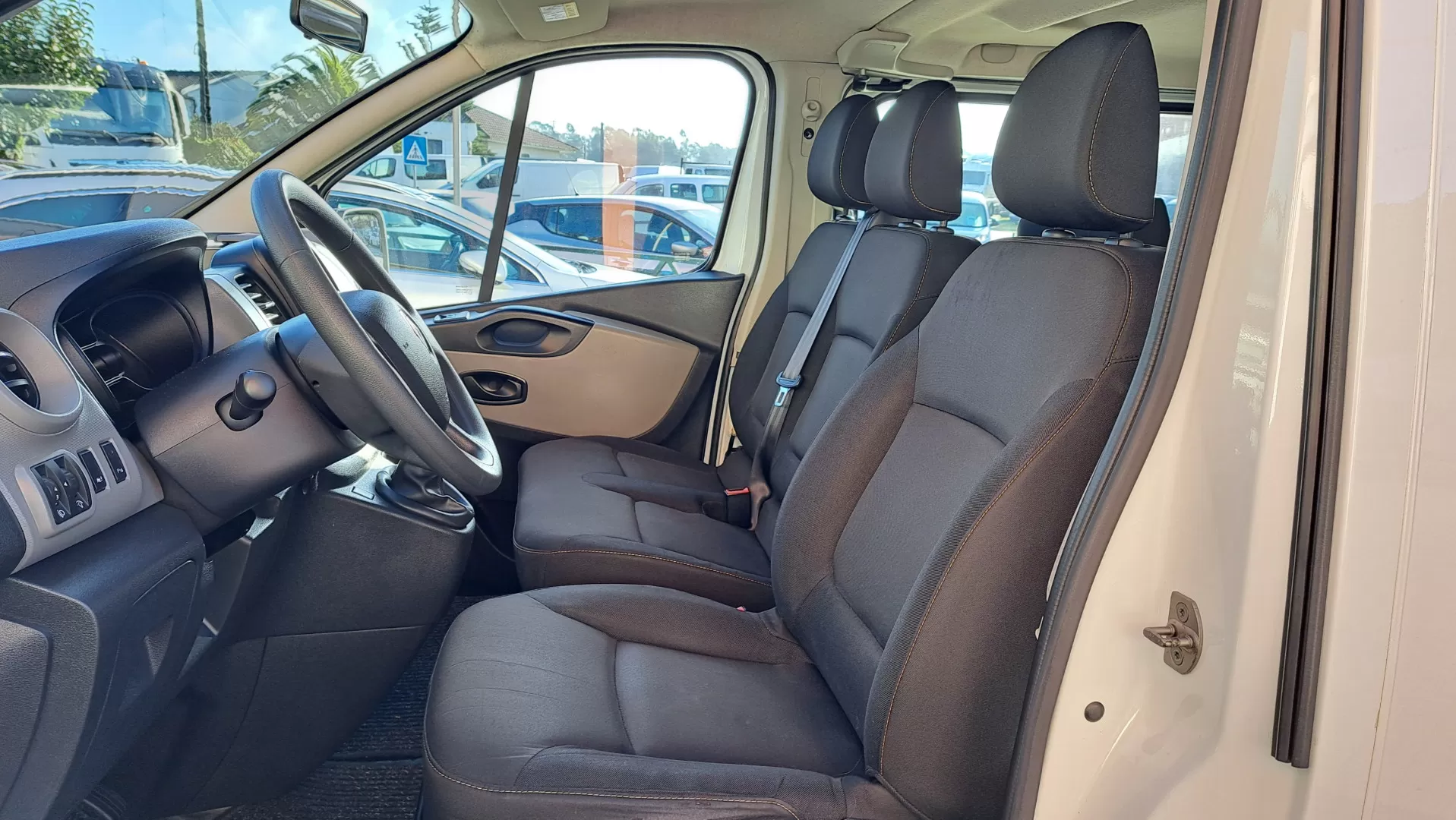 Renault  Trafic Combi 1.6 DCI L1 H1 - 9 Lugares - foto 2