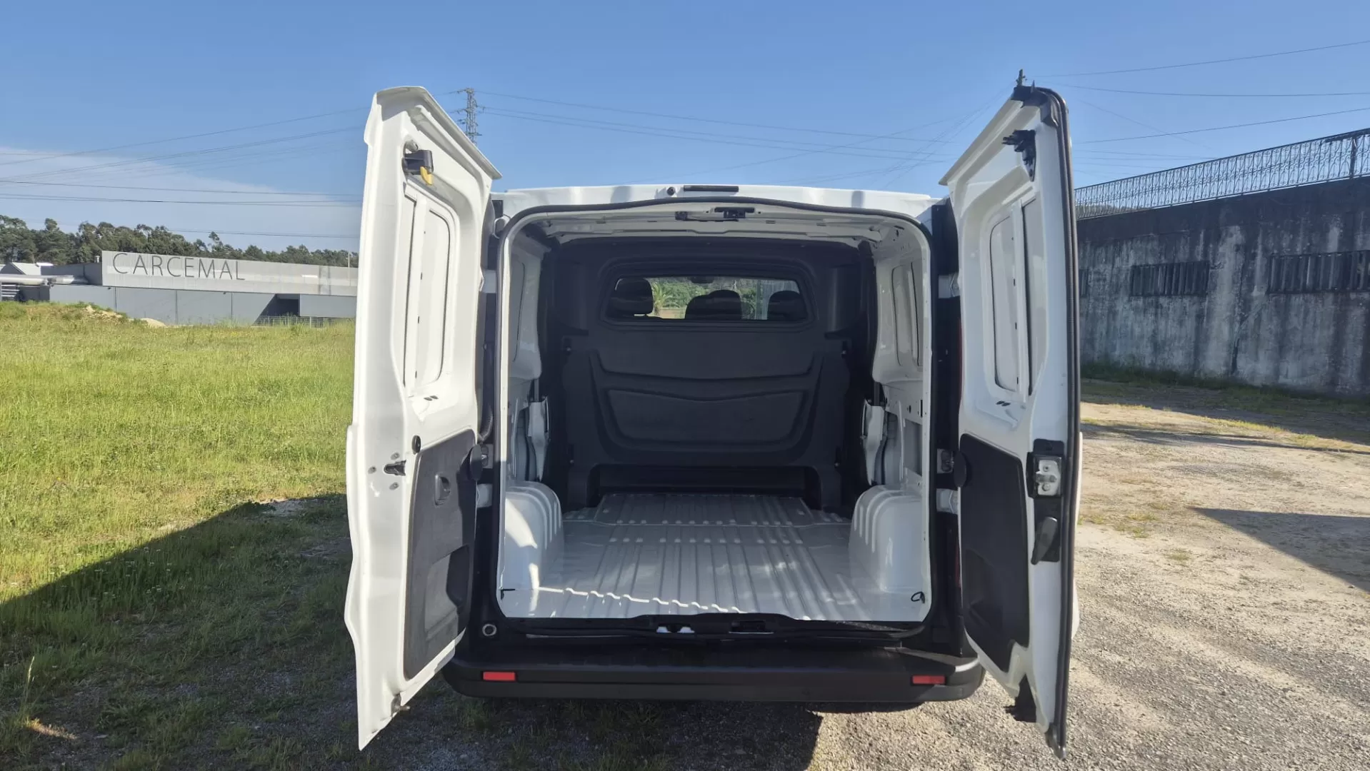 Renault  Trafic 2.0 DCI L2 H1 - 6 Lugares - foto 3