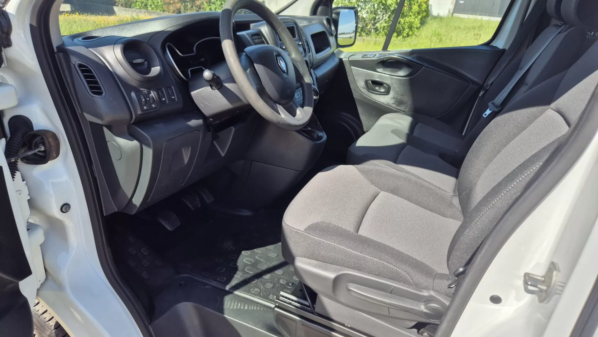 Renault  Trafic 2.0 DCI L2 H1 - 6 Lugares - foto 2