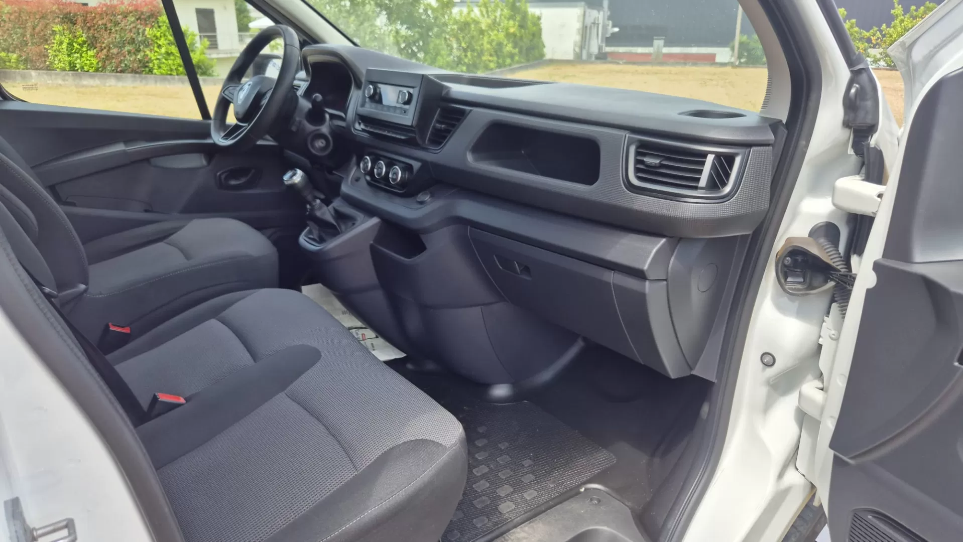 Renault  Trafic 2.0 DCI L2H1 - foto 8
