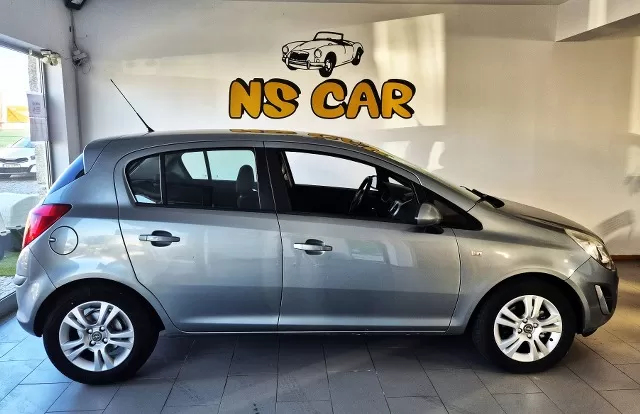 Opel Corsa 1.2 - foto 2