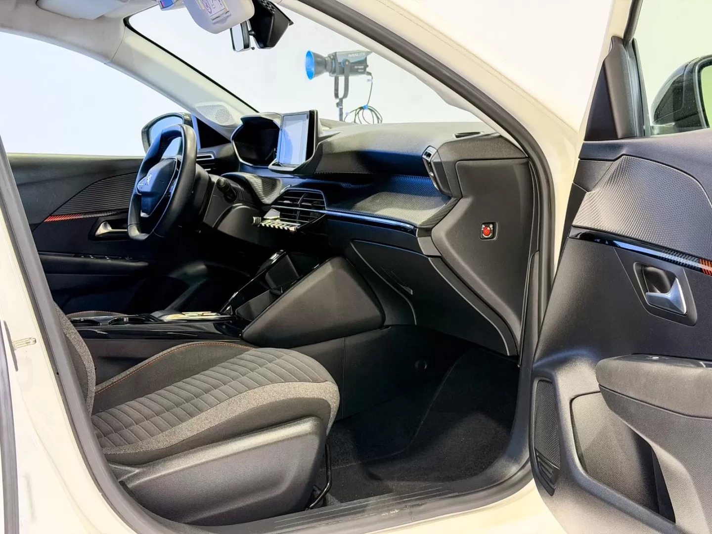 Peugeot e-208 50 kWh Active Pack - foto 4