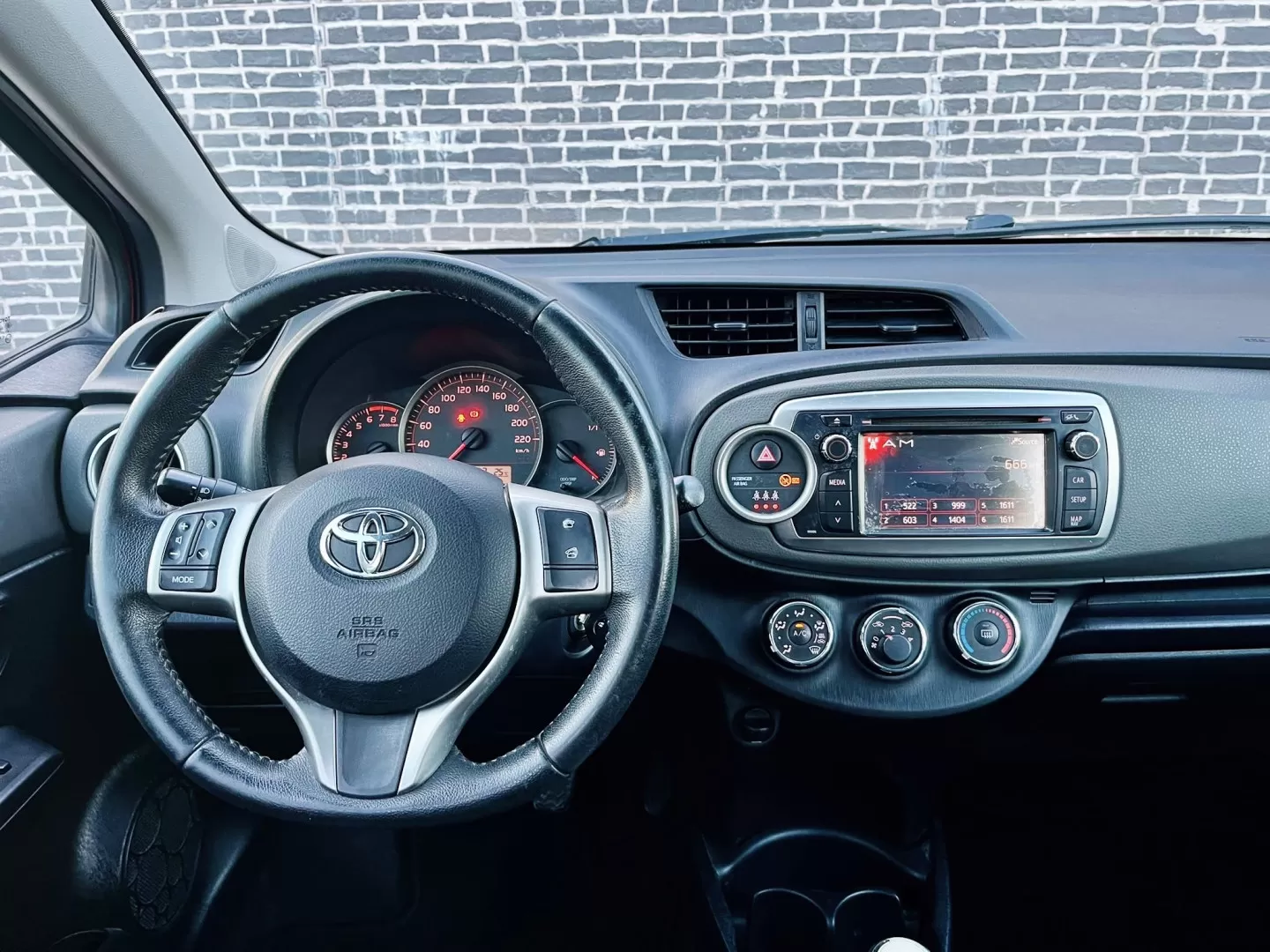 Toyota Yaris 1.0 VVT-i ACtive - foto 8