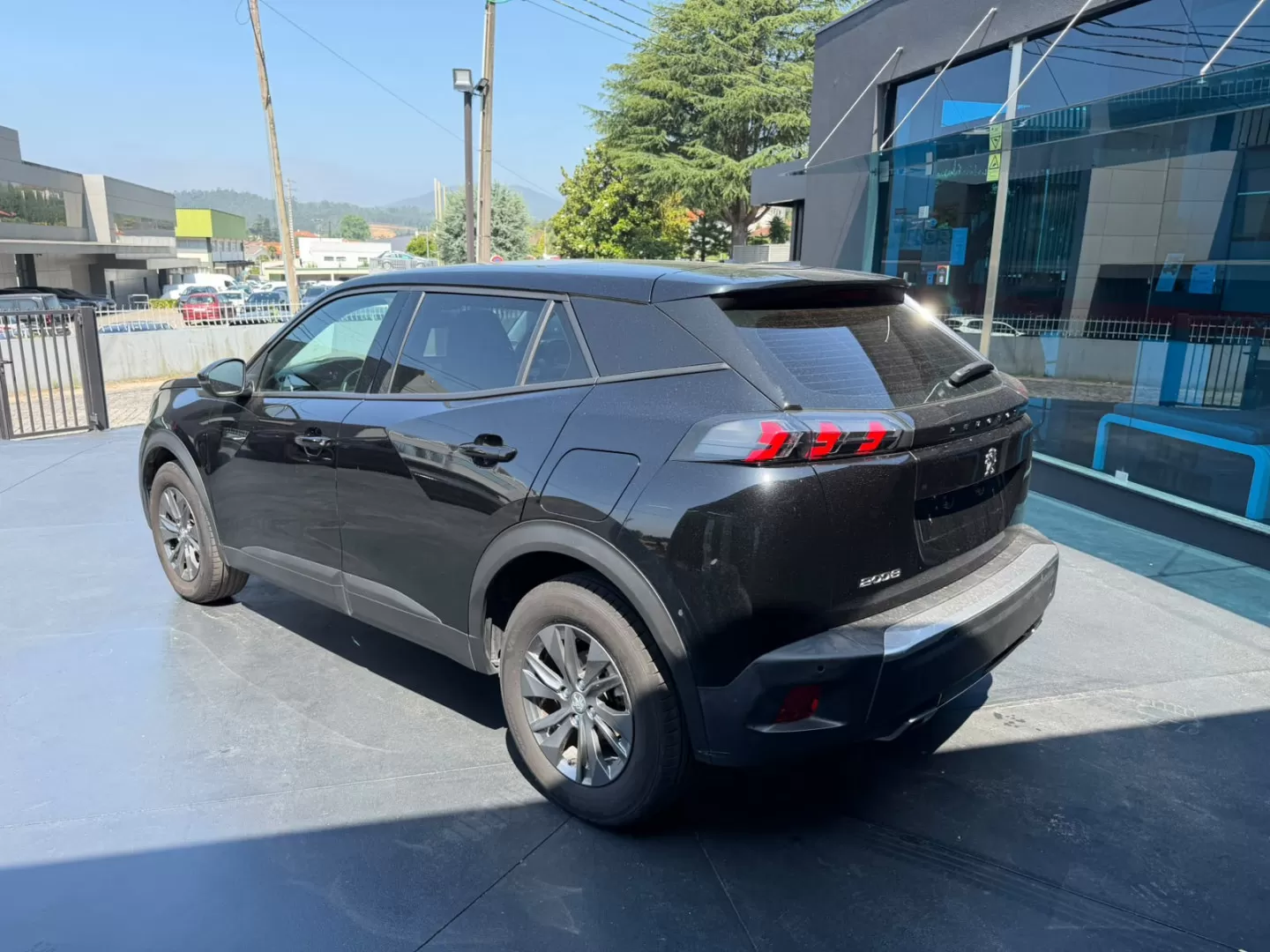 Peugeot 2008 1.2 PureTech Active Pack EAT8 - foto 4