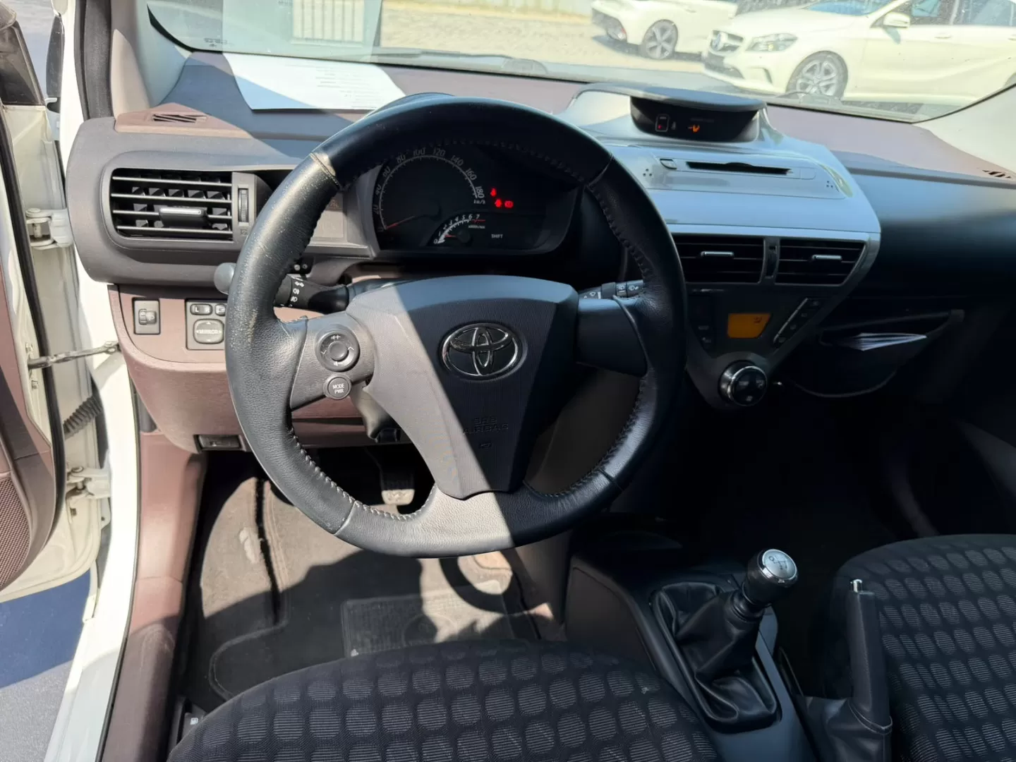 Toyota iQ 1.0 VVT-i - foto 6