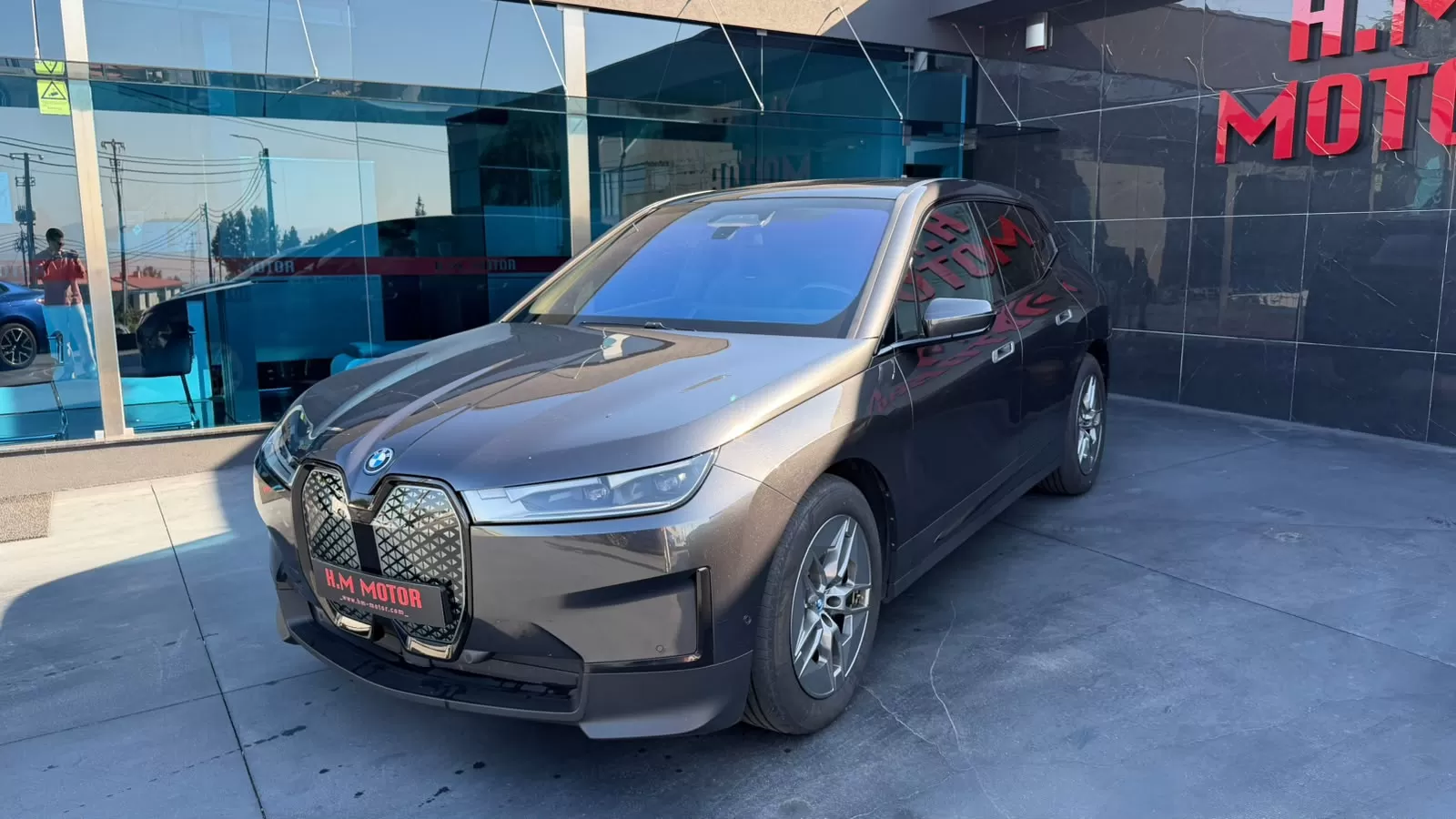 BMW iX xDrive 50 Pack Desportivo - foto 3