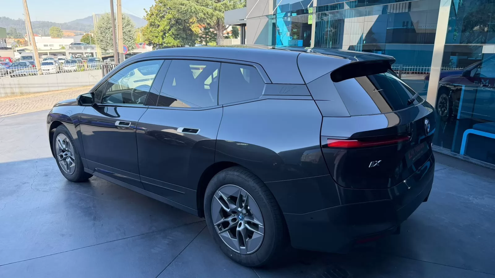 BMW iX xDrive 50 Pack Desportivo - foto 6