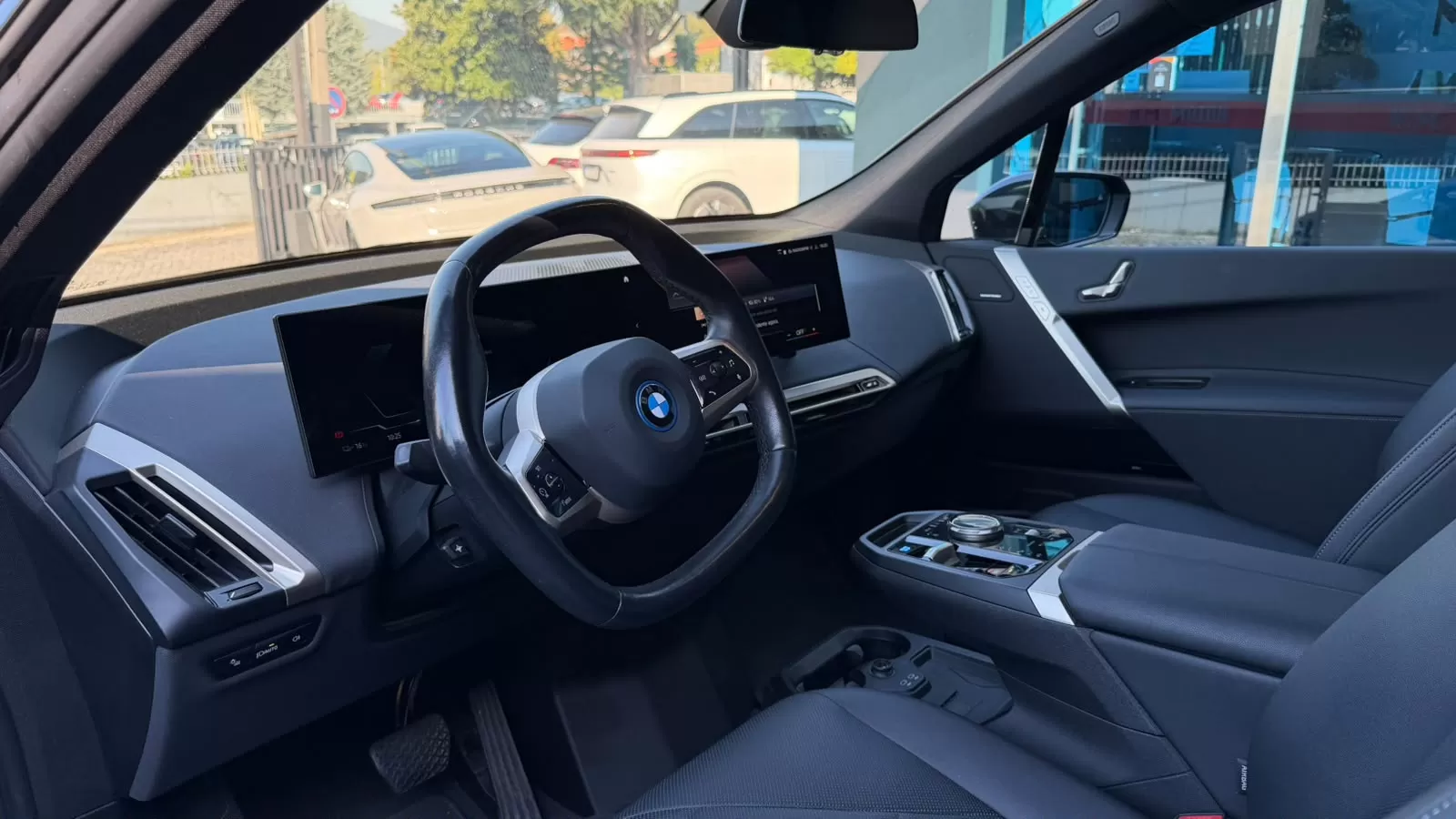 BMW iX xDrive 50 Pack Desportivo - foto 8