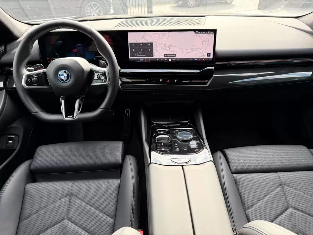 BMW 530e e Pack Desportivo M Pro - foto 5