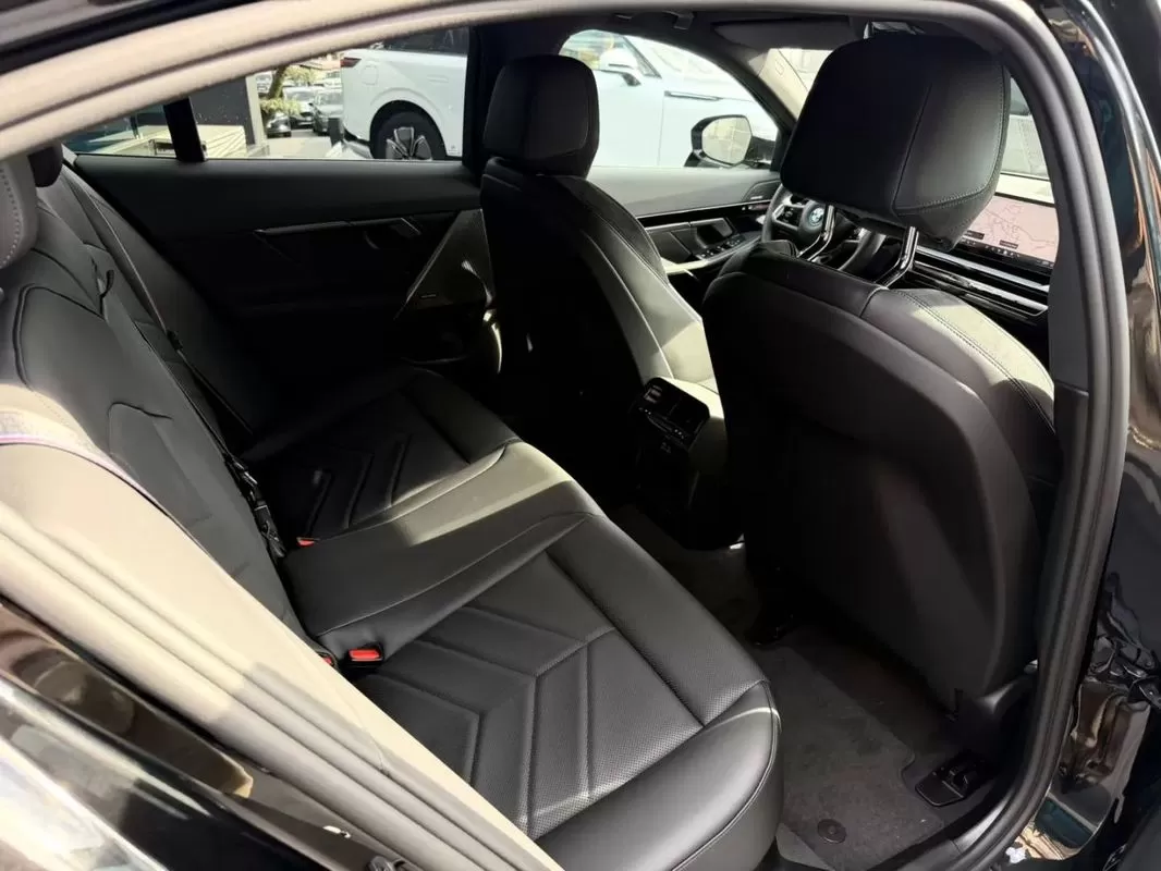 BMW 530e e Pack Desportivo M Pro - foto 6