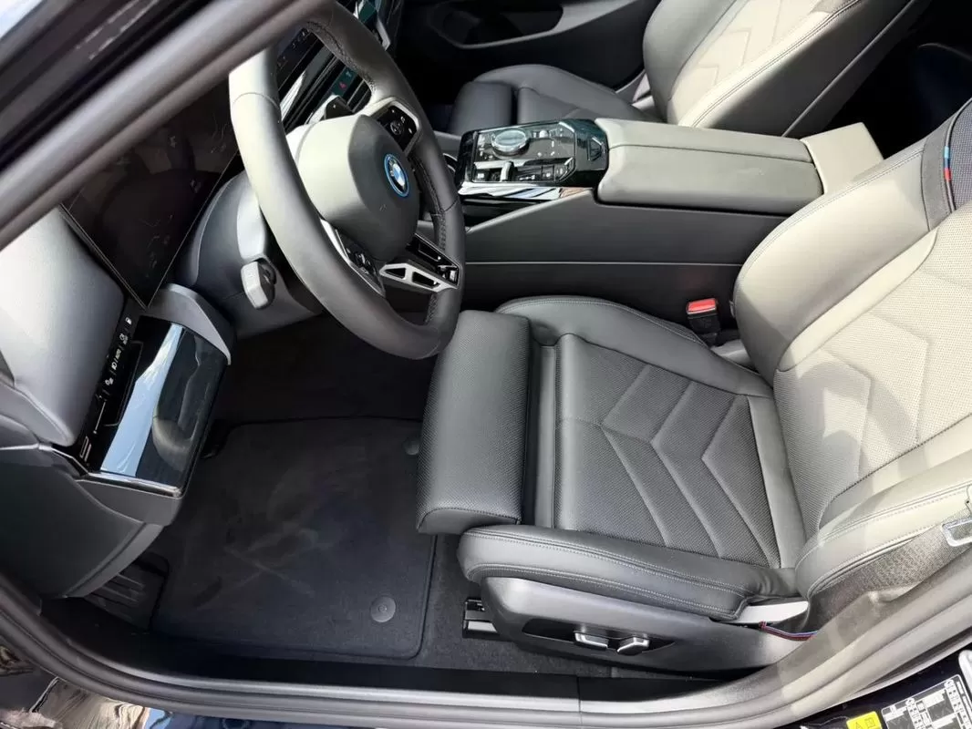 BMW 530e e Pack Desportivo M Pro - foto 2