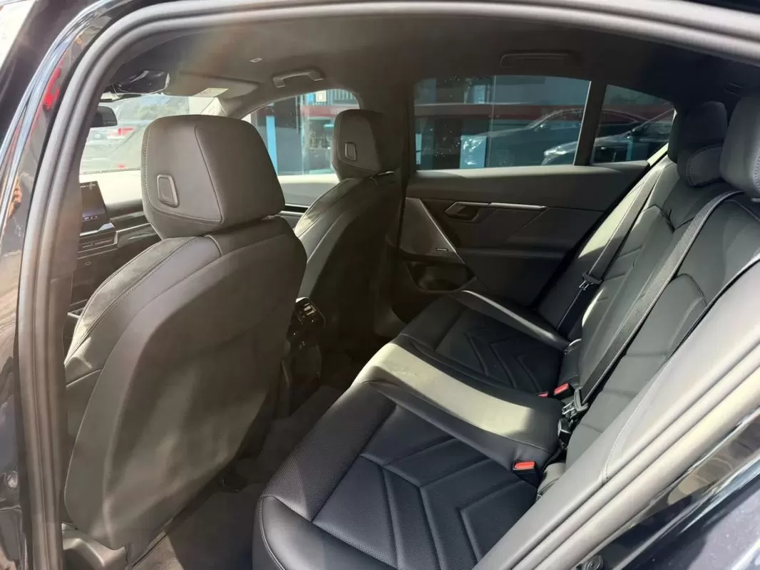 BMW 530e e Pack Desportivo M Pro - foto 5