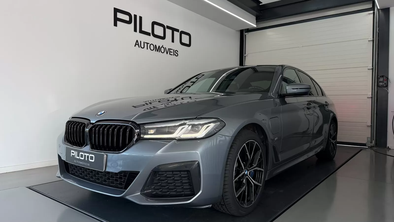 BMW 530e e Pack Desportivo M