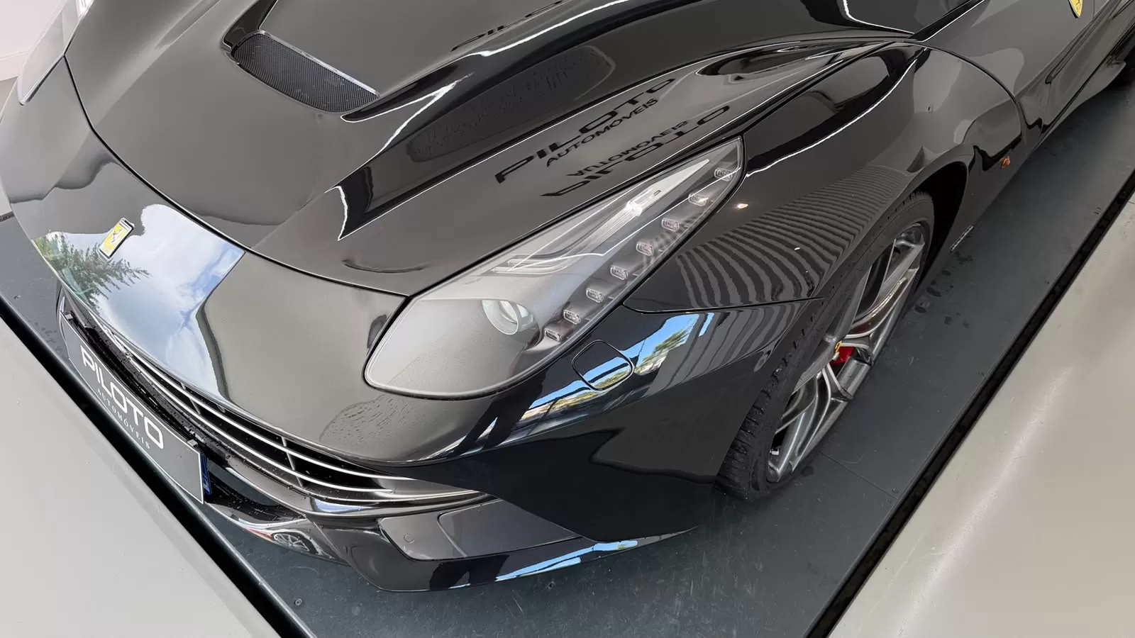 Ferrari F12 Berlinetta 6.3 V12 - foto 2