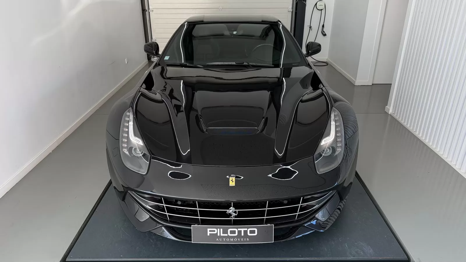 Ferrari F12 Berlinetta 6.3 V12 - foto 5