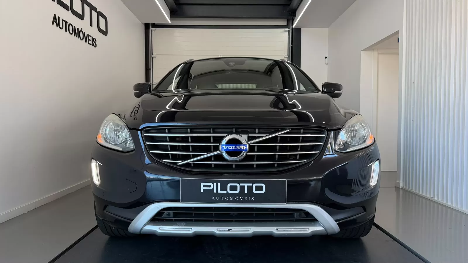 Volvo XC 60 2.0 D4 Momentum - foto 2