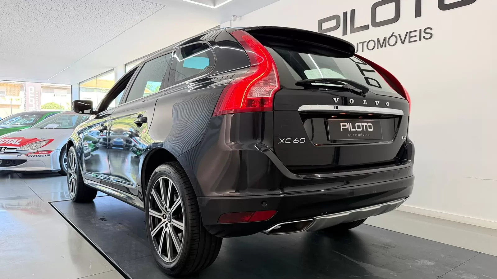 Volvo XC 60 2.0 D4 Momentum - foto 7
