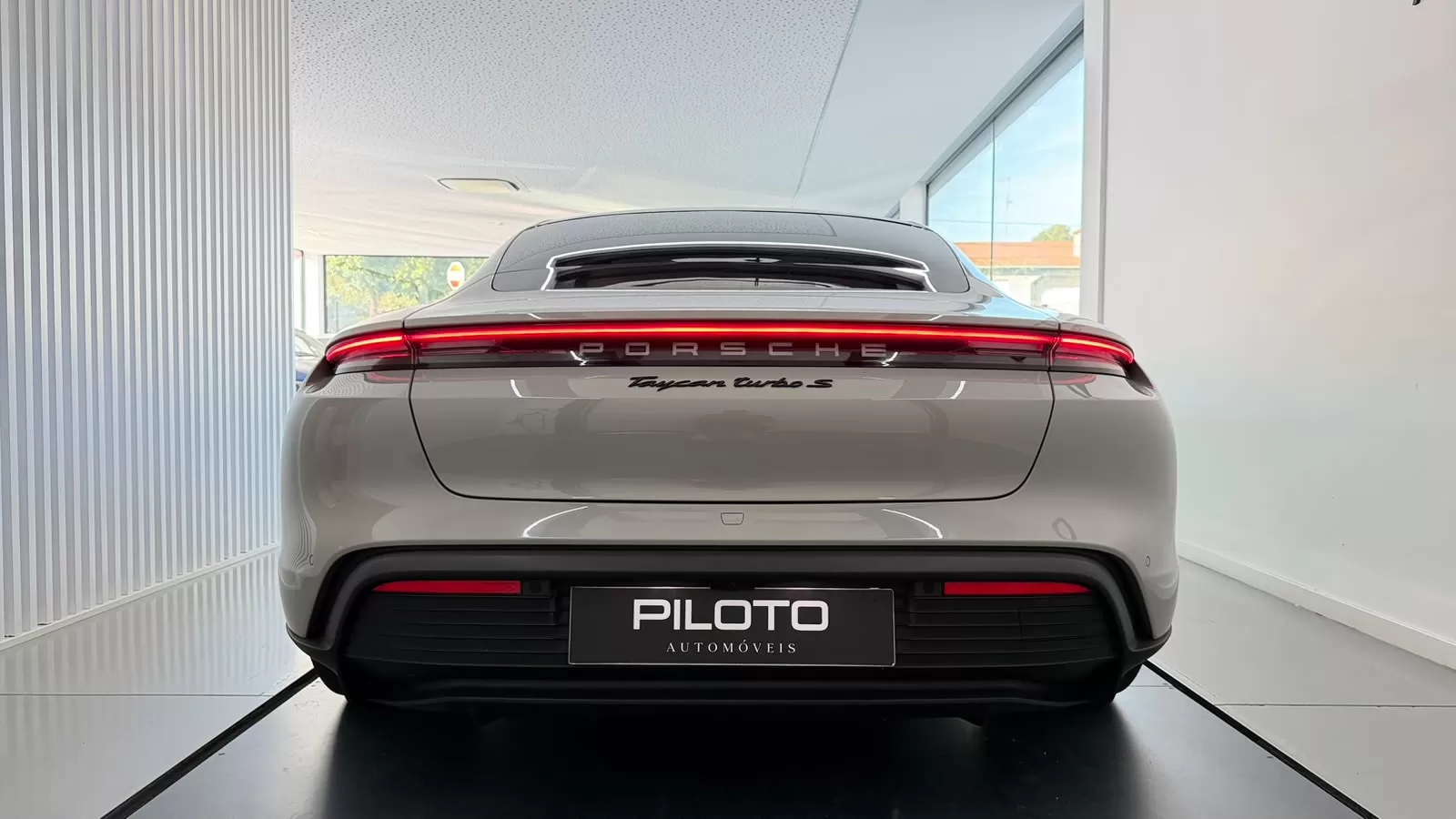 Porsche Taycan 4s - foto 8