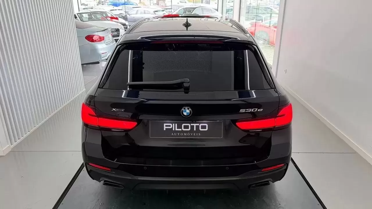 BMW 530e e Pack Desportivo M - foto 7