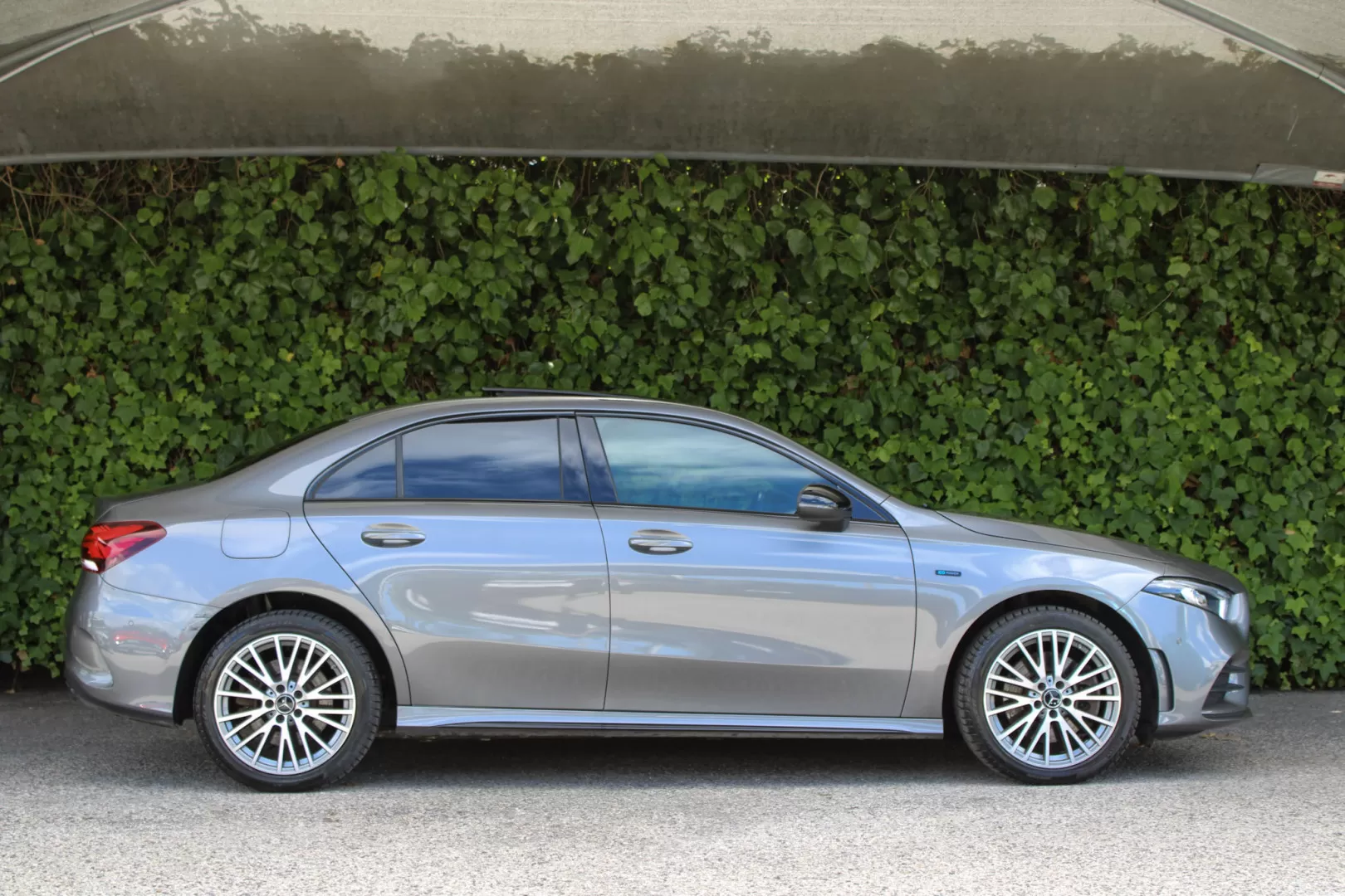 Mercedes-Benz A 250 Limousine e AMG Line - foto 6