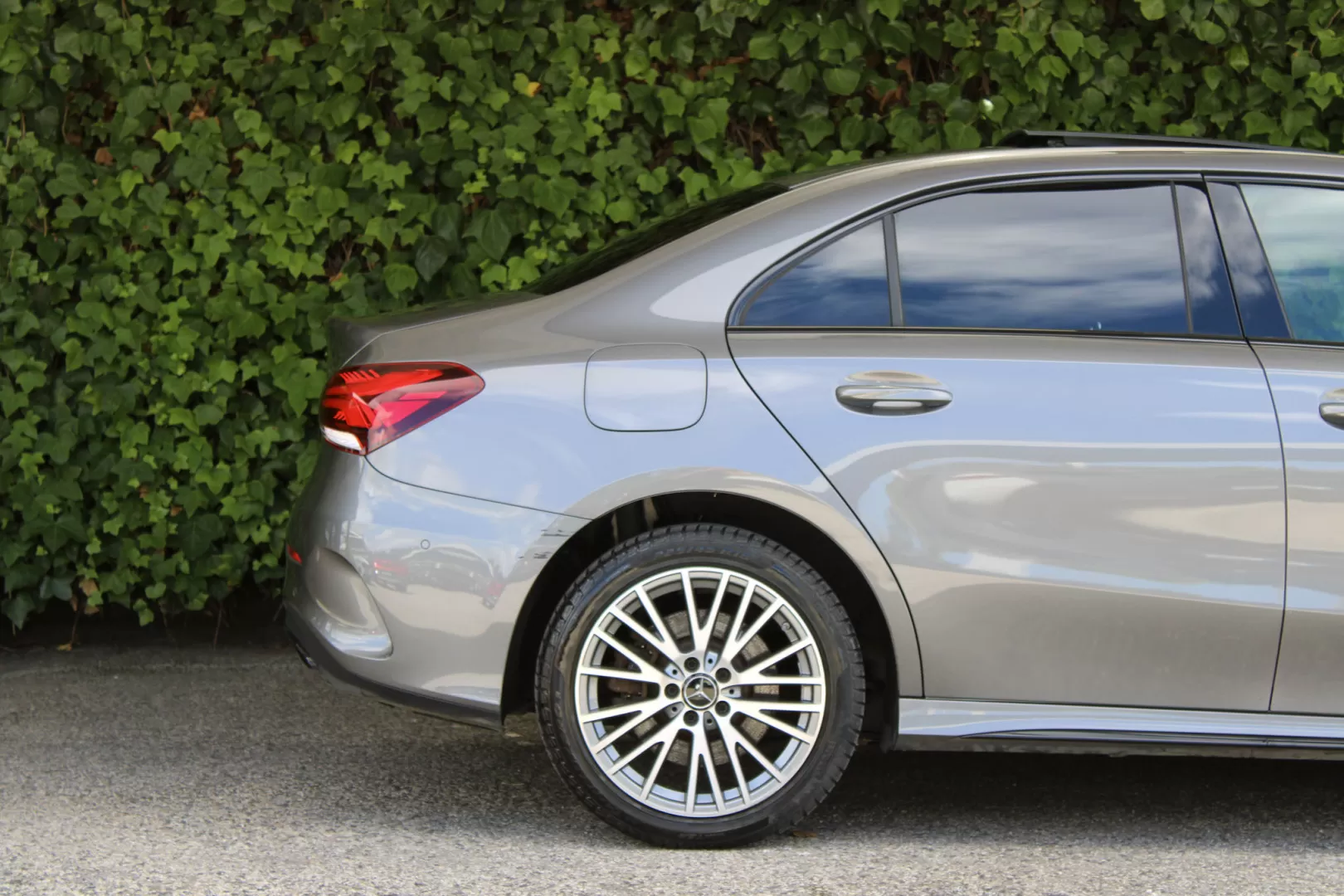 Mercedes-Benz A 250 Limousine e AMG Line - foto 4