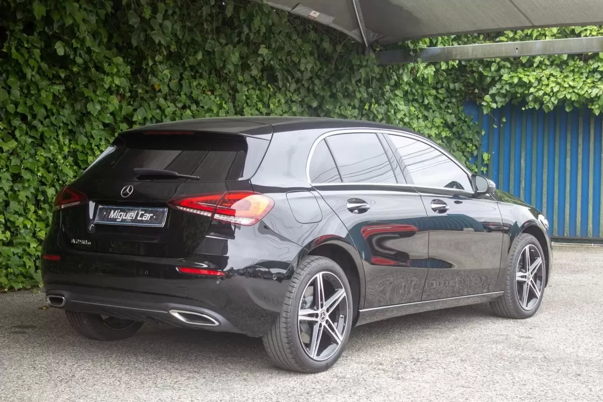 Mercedes-Benz A 250 e AMG Line - foto 8