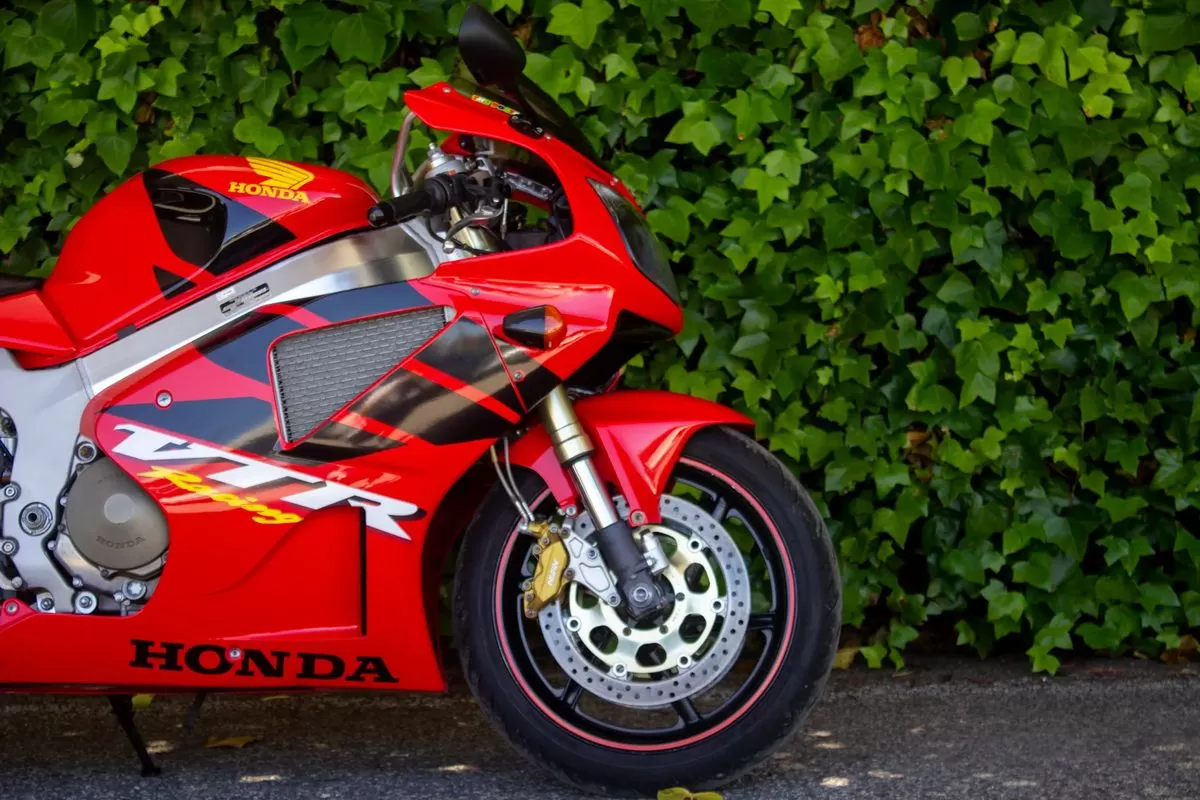 Honda VTR 1000 SP1 - foto 6