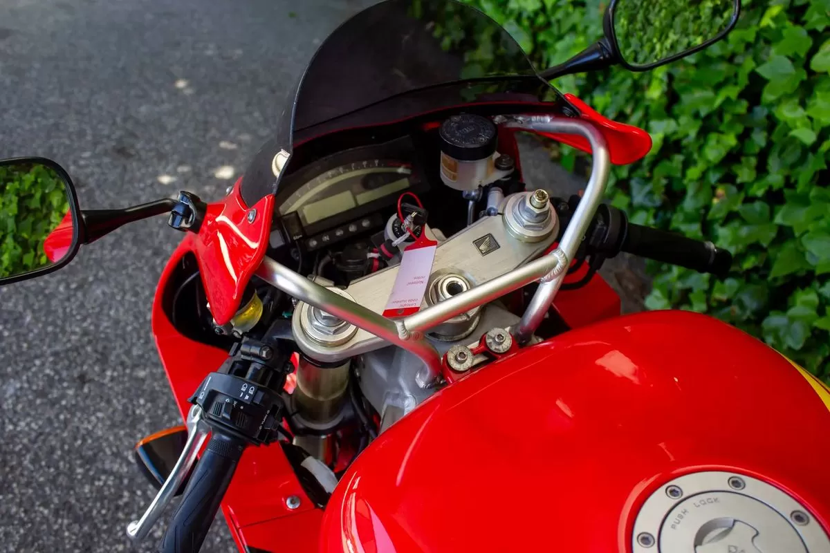 Honda VTR 1000 SP1 - foto 7