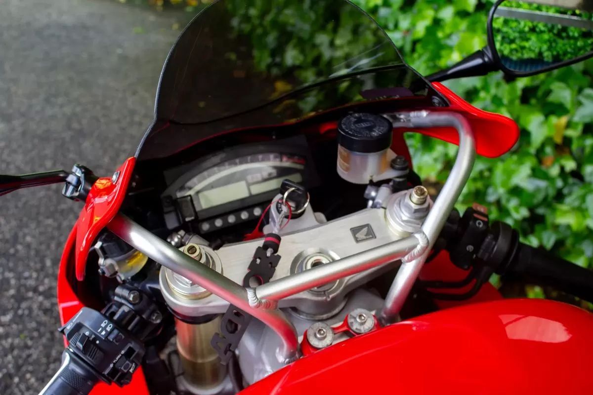 Honda VTR 1000 SP1 - foto 8