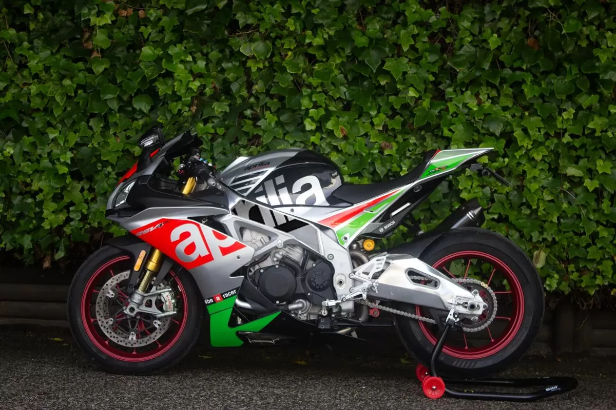 Aprilia RSV 4 RF - foto 3