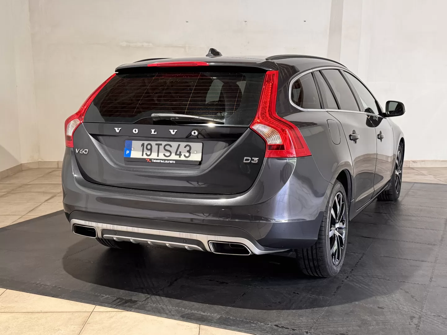 Volvo V60 2.0 D3 Momentum - foto 5