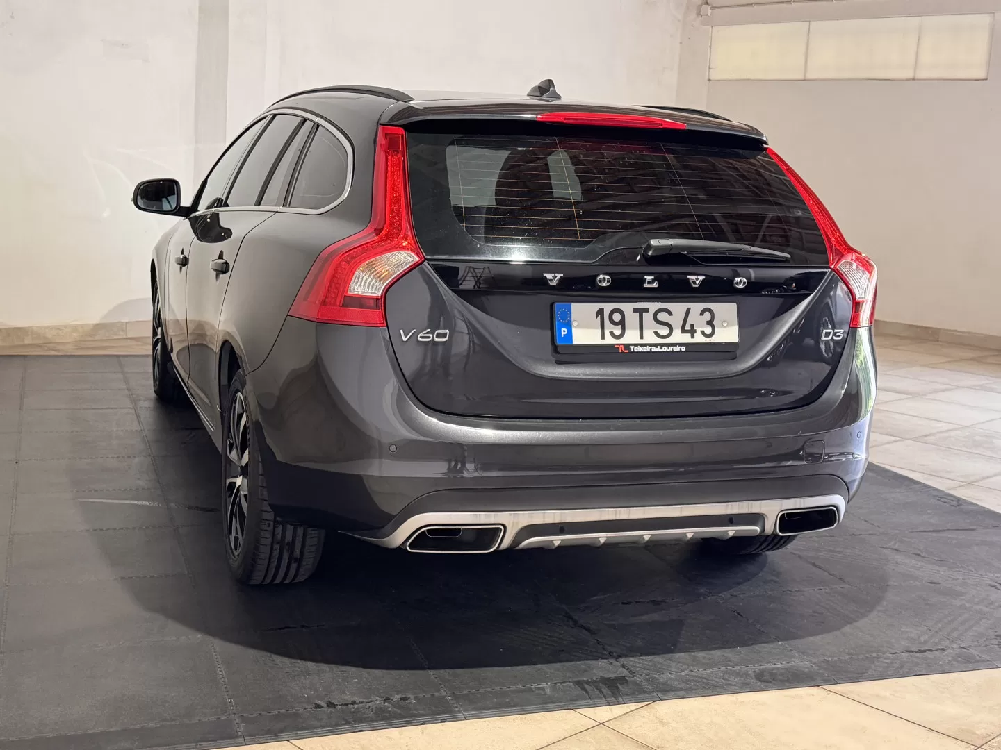 Volvo V60 2.0 D3 Momentum - foto 7