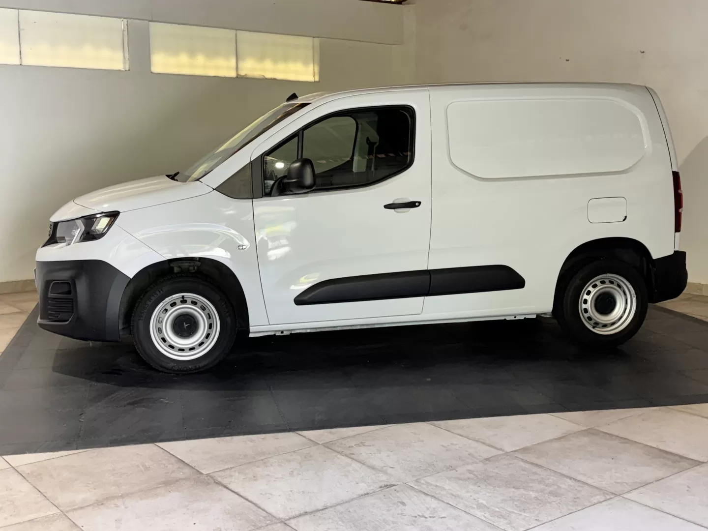Peugeot  Partner Standard 1.5 BlueHDi 100cv S&S CVM6 - foto 4