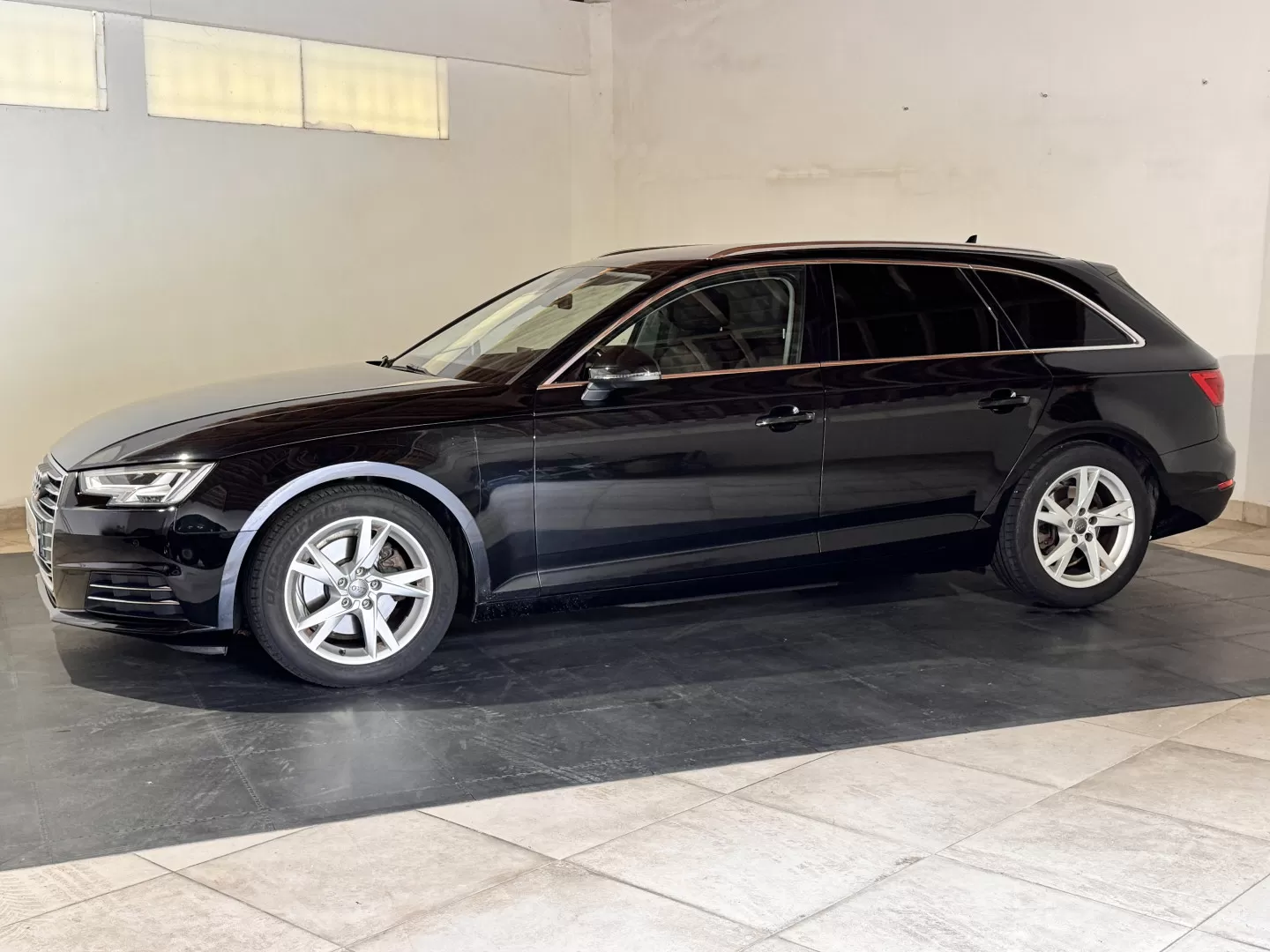 Audi A4 Avant 2.0 TDi Business Line Sport - foto 4