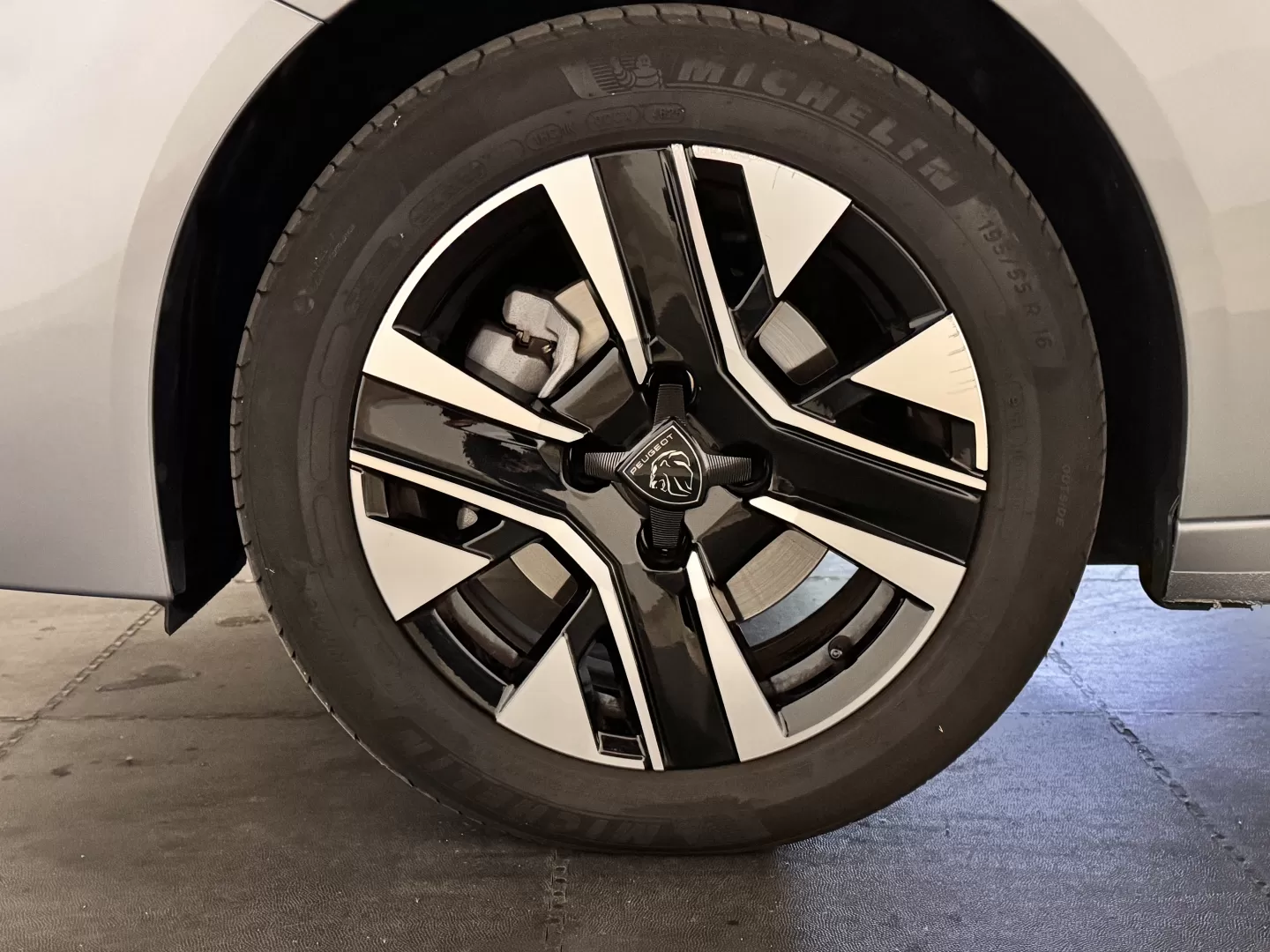 Peugeot 208 1.2 Hybrid Allure e-DCS6 - foto 8