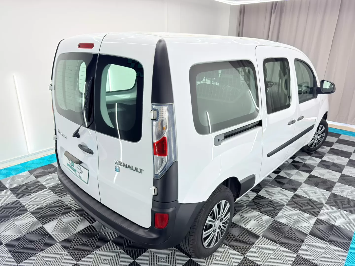 Renault  Kangoo Express Z.E 22kw 5 Lugares - foto 8