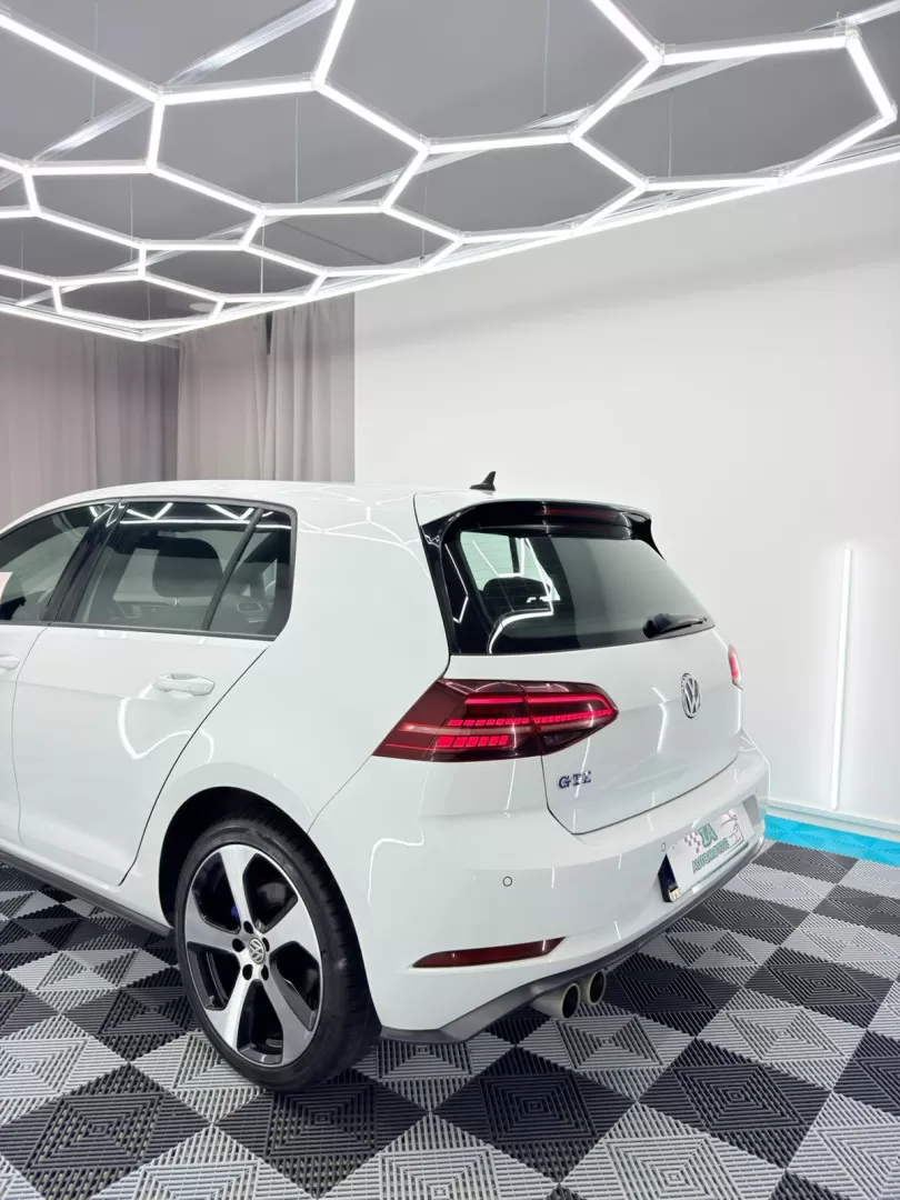 VW Golf 1.4 GTE Plug-in-Hybrid DSG - foto 6