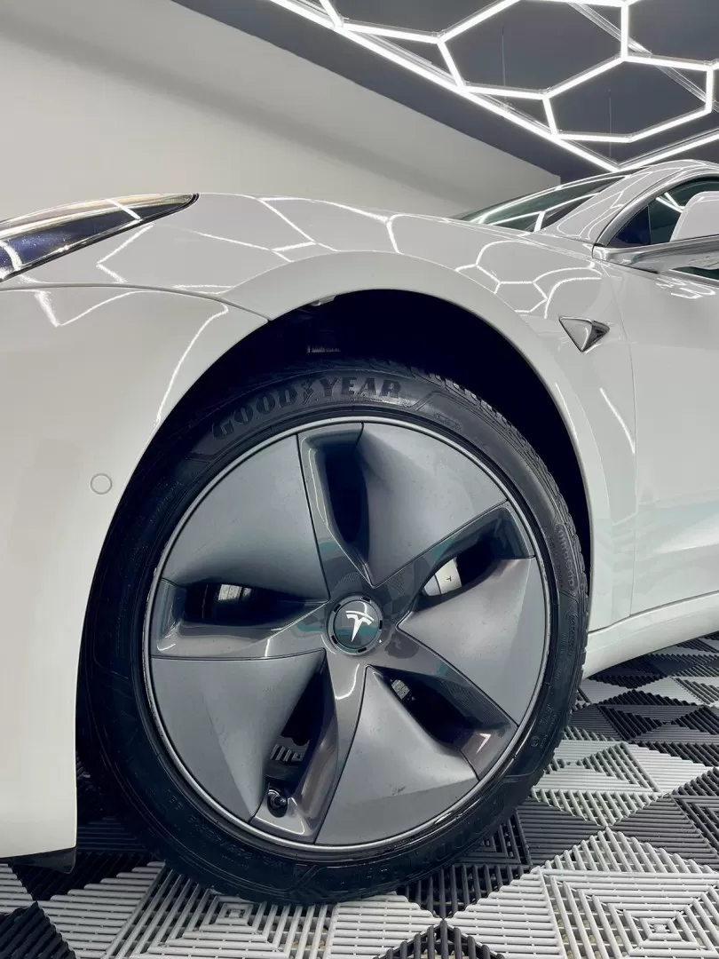 Tesla Model 3 Long-Range Dual Motor AWD - foto 3