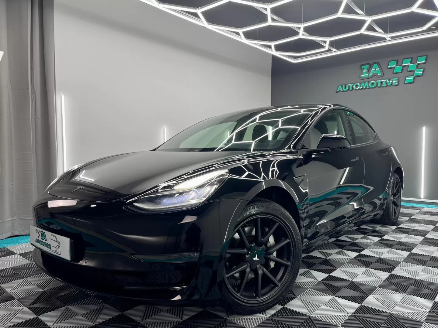 Tesla Model 3 Long-Range RWD