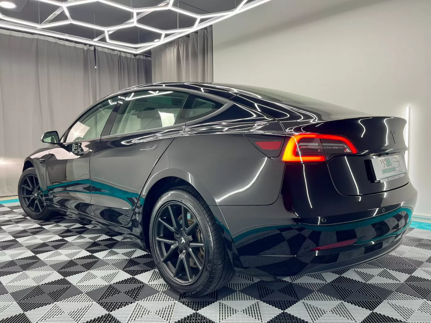 Tesla Model 3 Long-Range RWD - foto 5