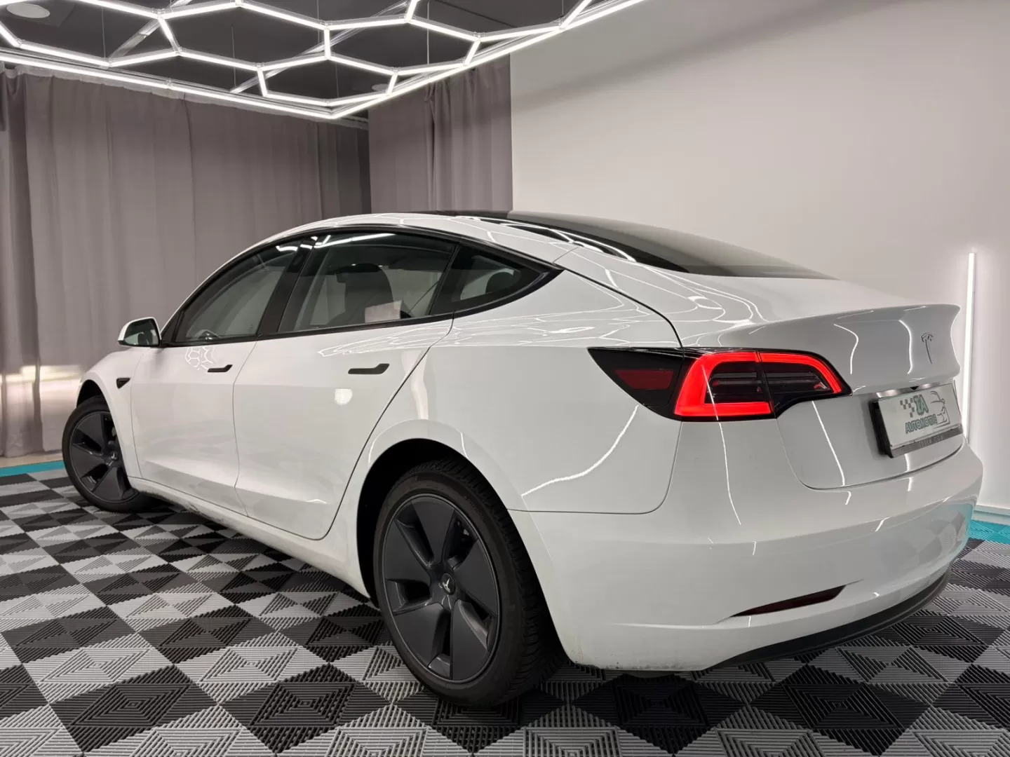 Tesla Model 3 Standard RWD - foto 4