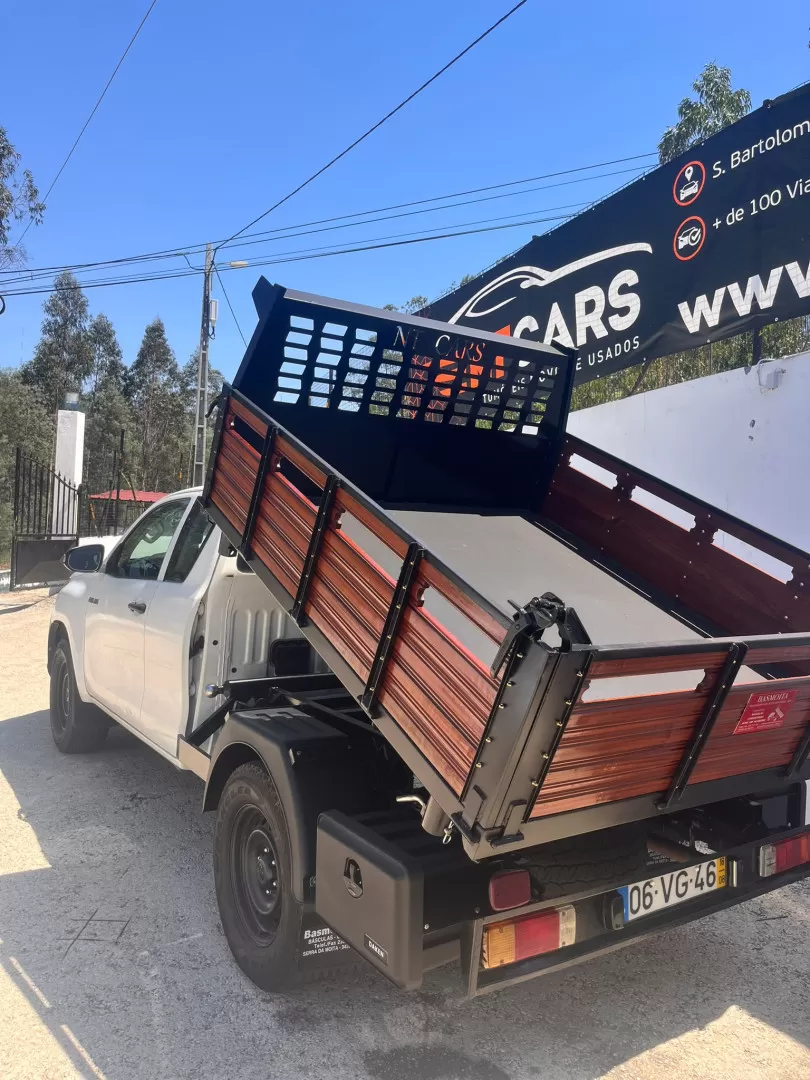 Toyota  HILUX 2.4 D-4D TRI-BASCULANTE 4WD CE - foto 3