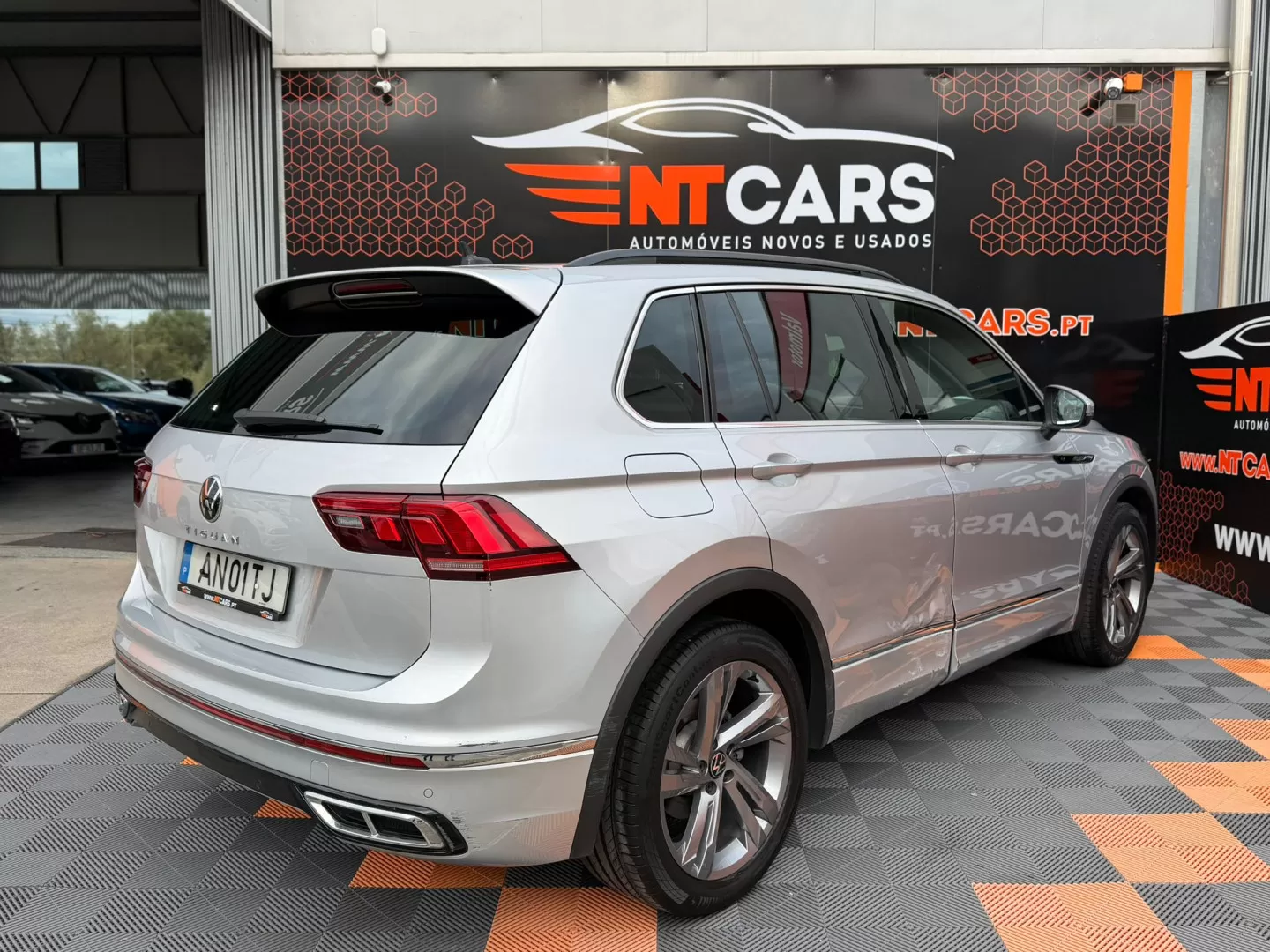 VW Tiguan 2.0 TDI R-Line DSG - foto 2