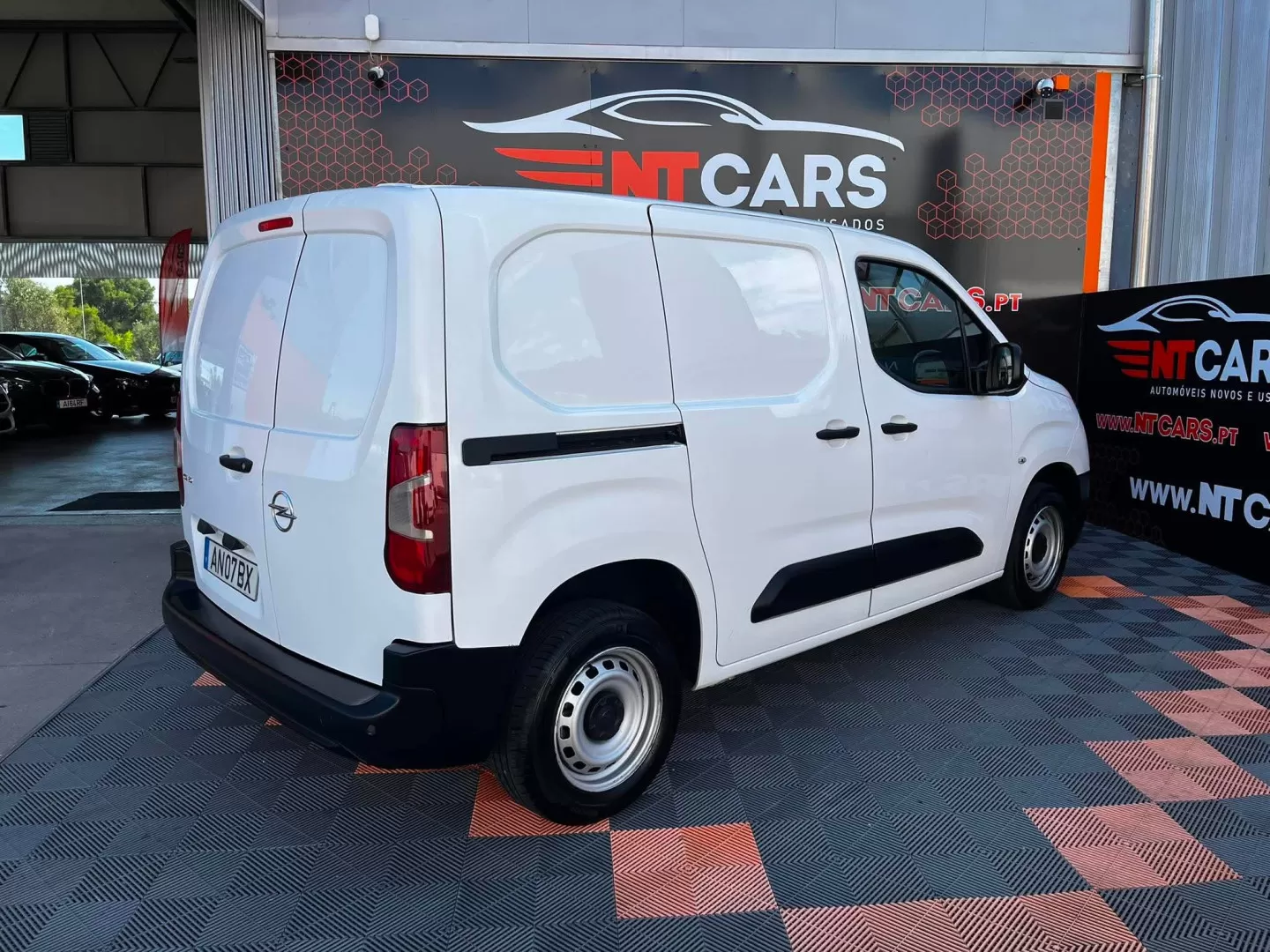 Opel  Combo 1.5 BHDI Essential - foto 2