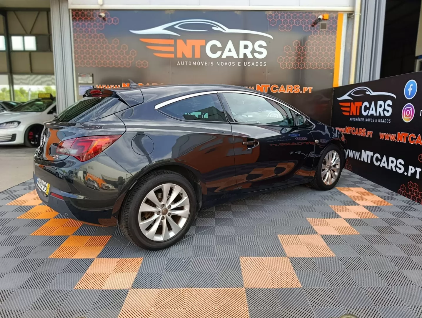 Opel Astra GTC  1.4 T - foto 2